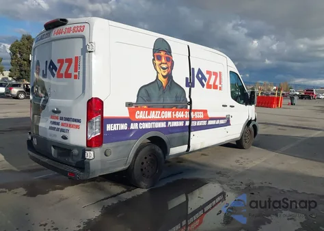 2018 Ford Transit-250 z USA, uszkodzony, nr VIN 1FTYR2CM2JKA75680
